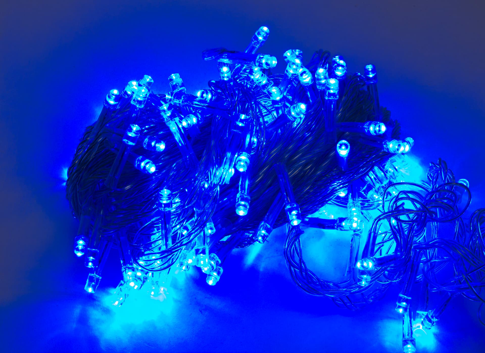 Гирлянда электрическая String 200 LED неон синий, прозрачный провод L-13,5 м (100) K-17/1120-02