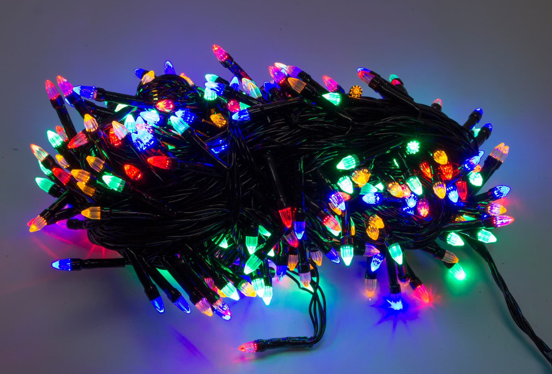 Гирлянда электрическая String Конус 400 LED Multicolor, черный провод (40) K-425/1240-01