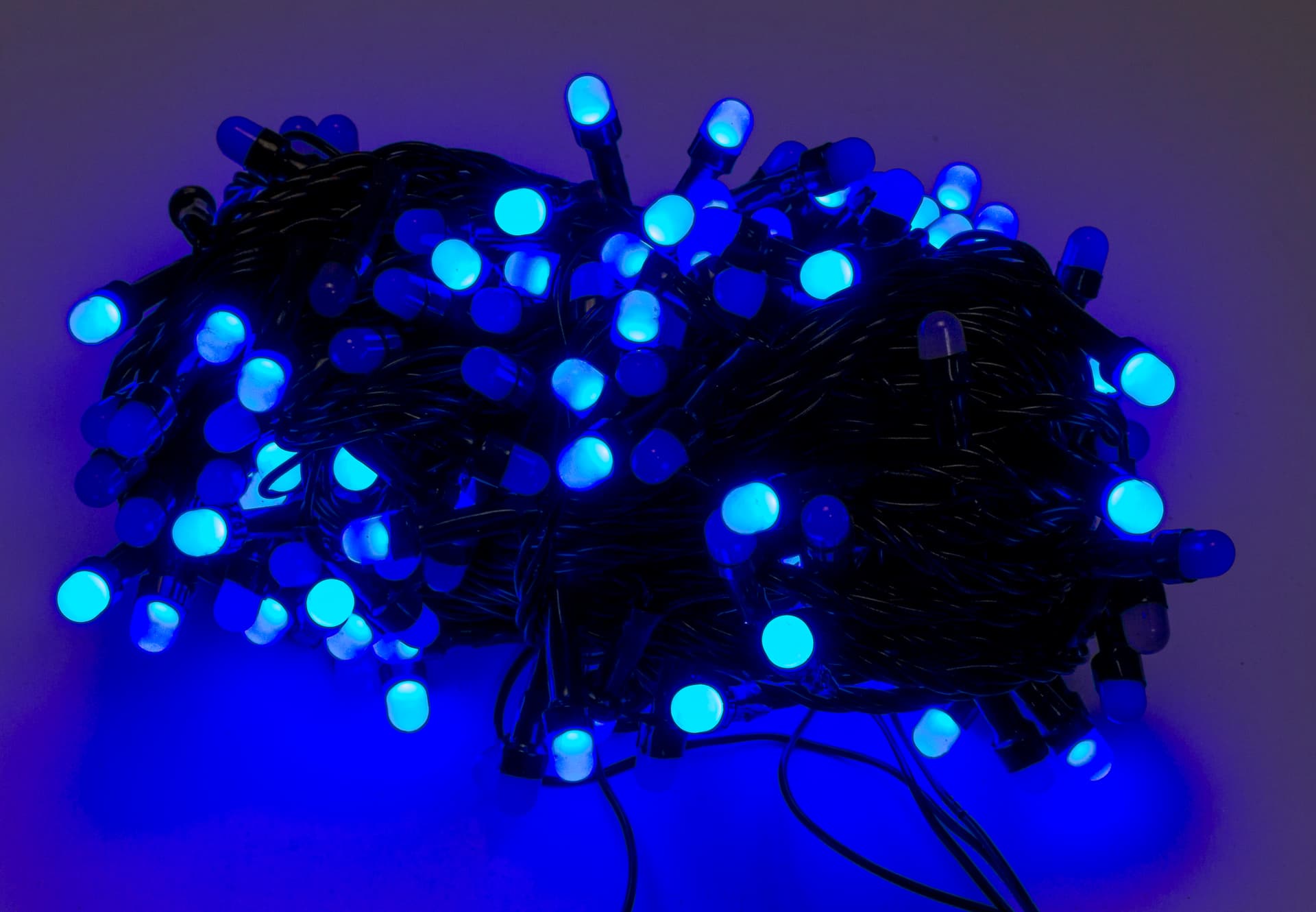 Гирлянда электрическая String Линза 200 LED синий, черный провод 1292-02