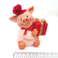 Сувенір керамічний фігурка Свинка в шапці з подарунком Вител (2) DSCN6878 