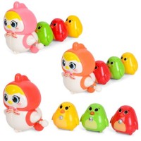 Іграшка заводна курка 8см,їздить,курчата 3шт 4см, магнітні кріплення,в уїкульку №1107(75)